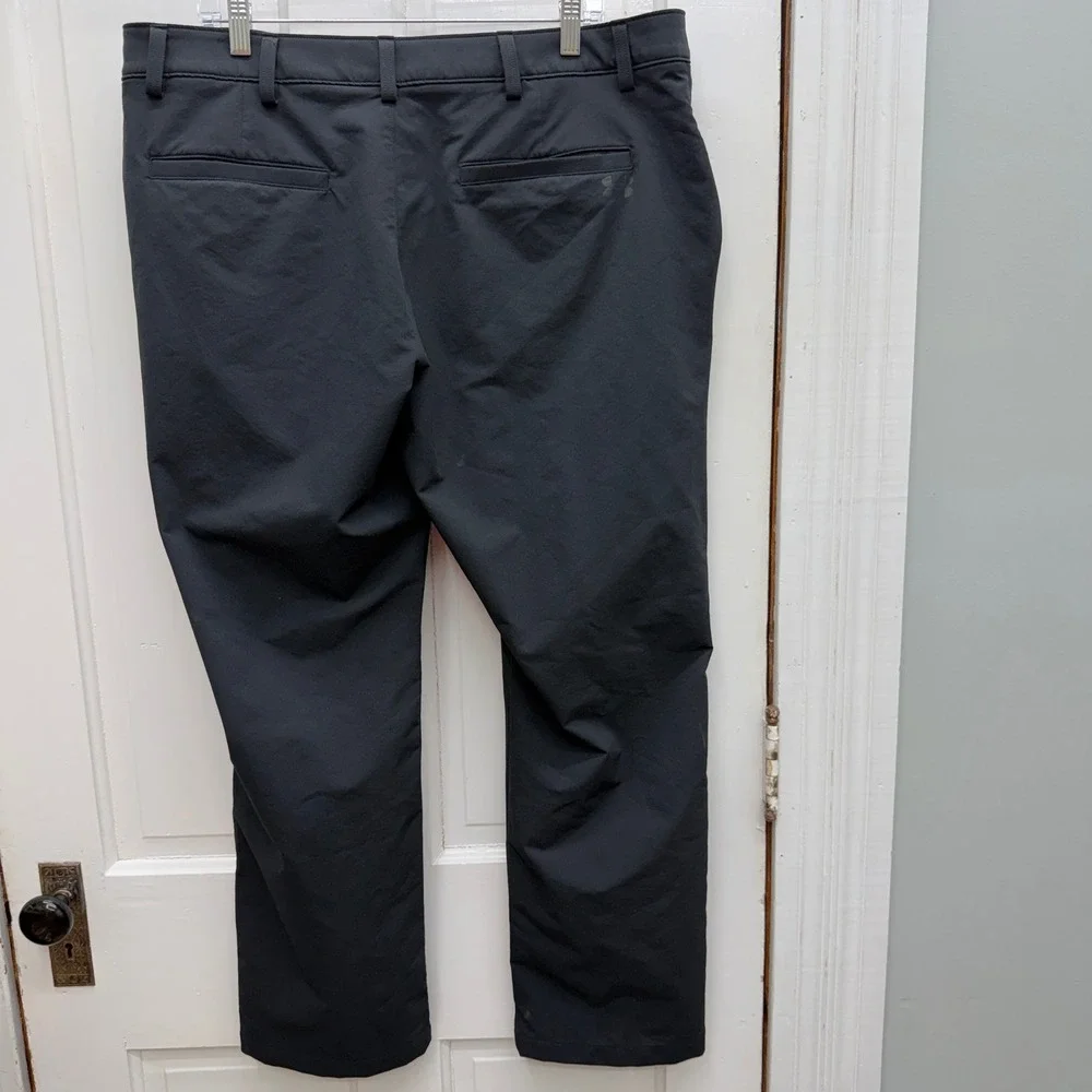 Under Armour Mens 40 x 30 Black Golf Athletic Pants Performance Dress Trousers